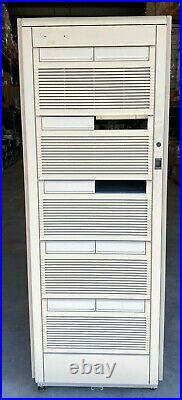 19 Fujitsu Sa900-xa H7600-ab Rolling Server Cabinet Rack Enclosure