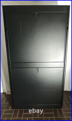 42U APC AR3100 Server Rack Cabinet with Side Panels VERY GOOD