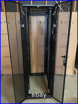 APC AR3100 Schneider NetshelterSX 42U Server Rack Enclosure Cabinet 600mmx1070mm