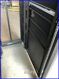 APC AR3300 42U NetShelter SX Enclosure Server Rack Cabinet with Panels & Key