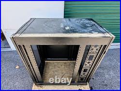 APC E242296 NetShelter SX 42U Server Rack 19 Enclosure Cabinet