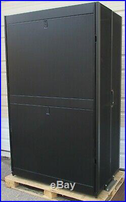 APC NetShelter SX Enclosure Server Cabinet 24U Rack NEW