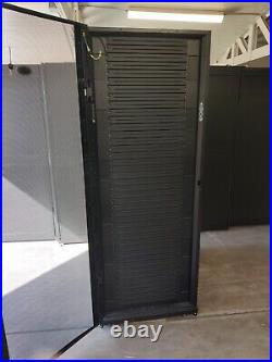 Apc Ar3150 Netshelter Enclosure 42u 750mm X 1070mm Server Rack Data Cabinet
