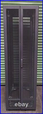 HP 10642 42U Server Rack Cabinet Enclosure With Side Panels & Fan 245169-001