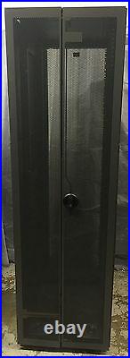 HP 10642 G2 42U Server Rack Cabinet Enclosure With Side Panels 383573-001